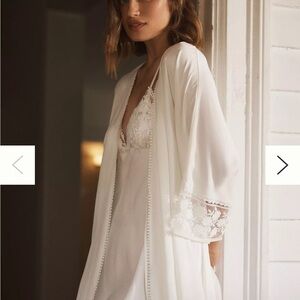 Flora Nikrooz Kylie Lace-trim wrap robe with matching cami set size Small